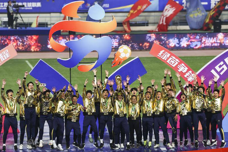 “苏超”元年-“黑马”泰州点球大战击败南通夺冠