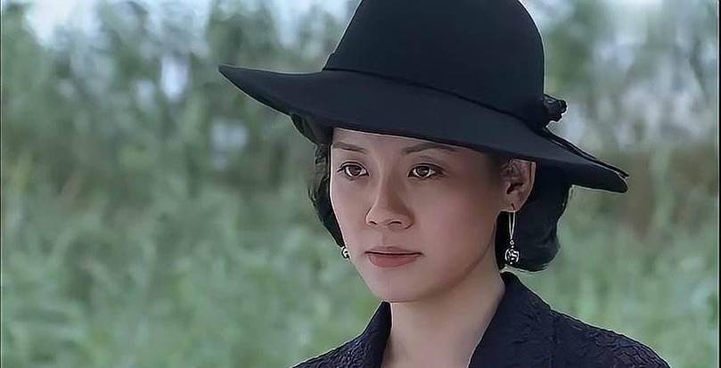 身价过亿豪门阔太，年过40被导演拉来救场，现在却意外爆红