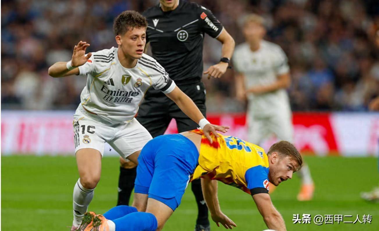 “西班牙足球甲级联赛西甲：姆巴佩梅开二度皇