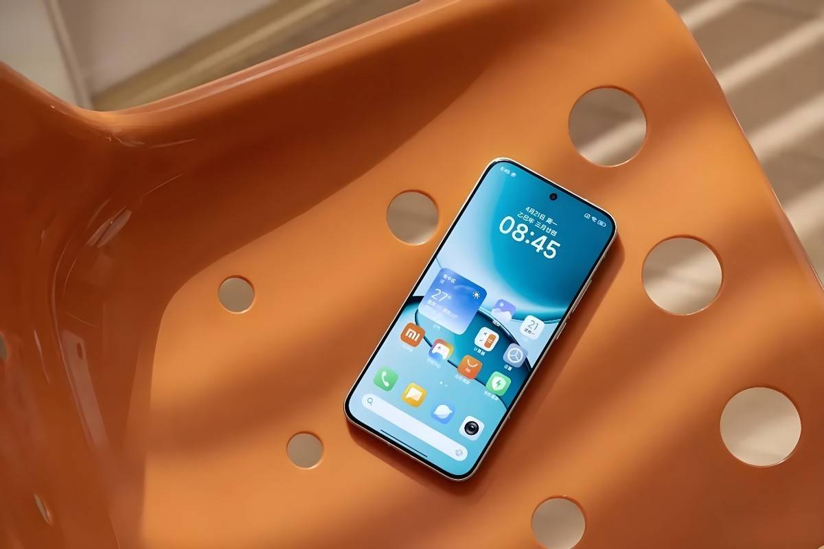 原创             1300元手机怎么选？7550mAh+240万跑分，雷军交“完美”答卷