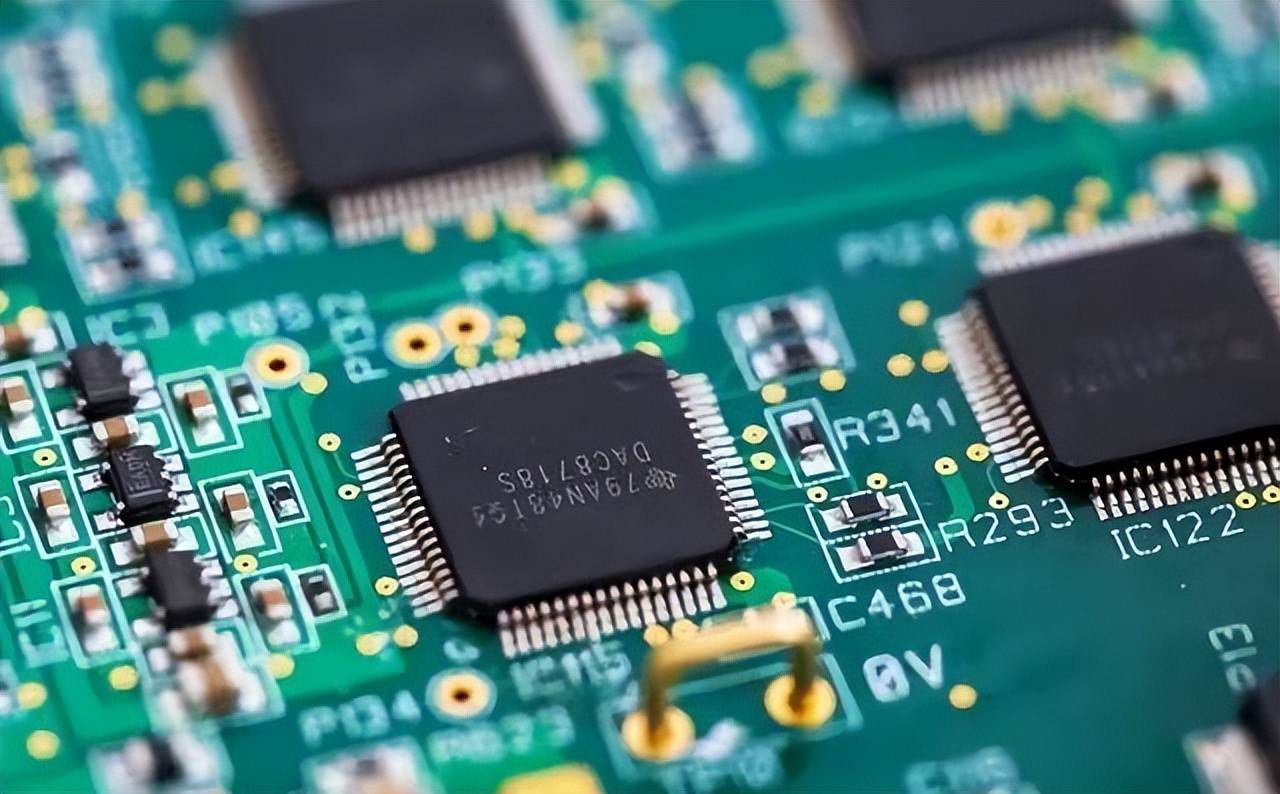 原创             美国制裁加重！哈工大喜迎“捅破天技术”，外媒：这还怎么玩？