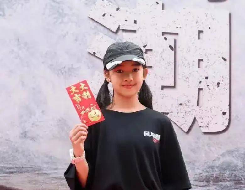 聂远夫妇为11岁长女隆重庆生!浓眉大眼似爸,女儿已进军演艺圈,演技不逊老戏骨