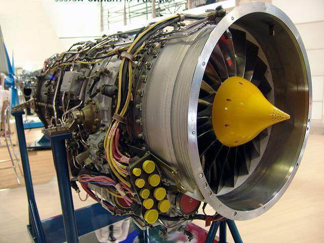 洪都的“中华小蜜蜂”,双垂尾的教练-10,加装了有源相控阵和大屏显