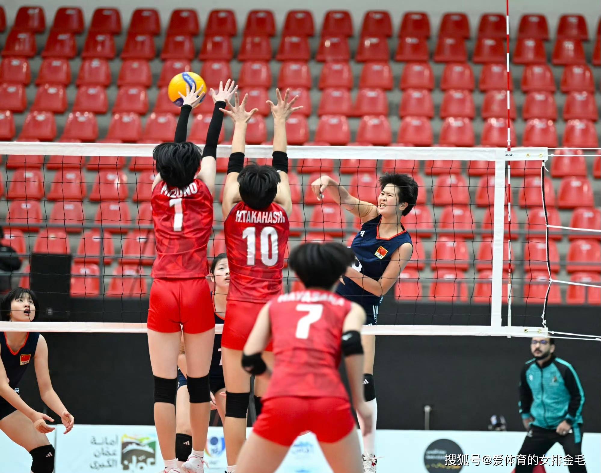 原创 U16女排亚锦赛中国队3-2险胜日本夺得季军!副攻表现出色可留队