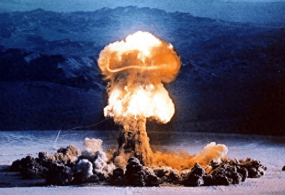 美洲际导弹升空，特朗普通知全球，要废掉中国一张“王牌”？话音刚落，普京率先出手了