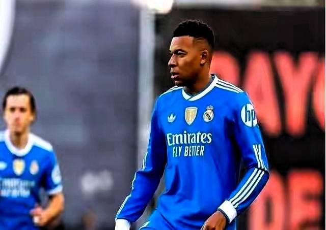 3分！西甲争冠变天：皇马18射0球巴萨狂轰4球追平悬念西甲联赛免费高清直播＋实时赛程积分榜＋竞彩预测全覆盖（2025赛季）