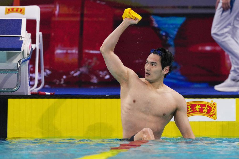 15日综述:地表最难大战樊振东赢王楚钦 女足女篮出金