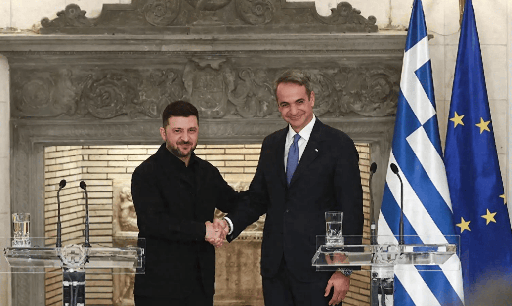 泽连斯基刚出访俄罗斯就“偷家”，乌克兰遭受新一轮空袭，敖德萨港口大火冲天