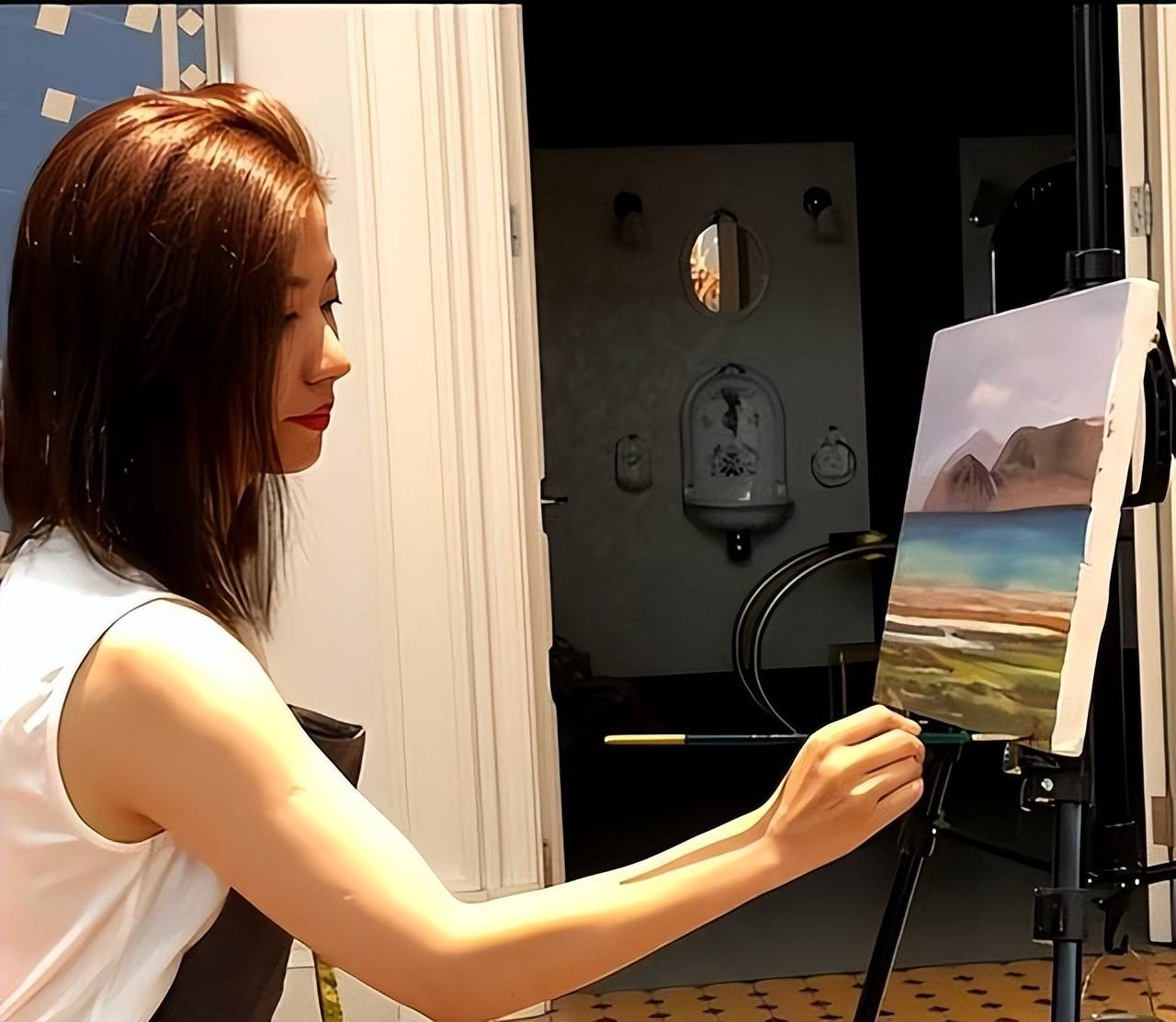 前央视美女主持人现状:带娃定居日本,已融入当地,大赞比国内好