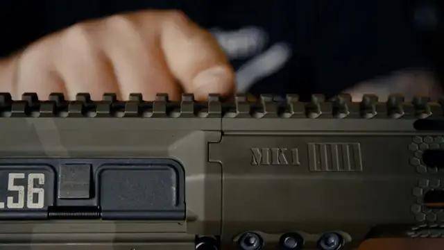 到底想要啥枪?刚淘汰HK416,美国海豹六队又要换新枪?