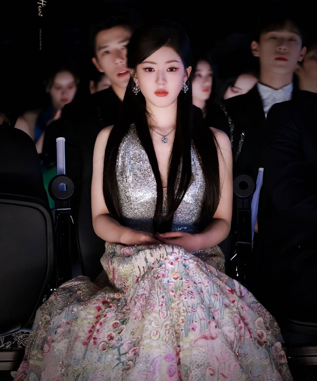 星光大赏名单引爆争议：大花集体缺席，95 后争 C 位，短剧演员入局