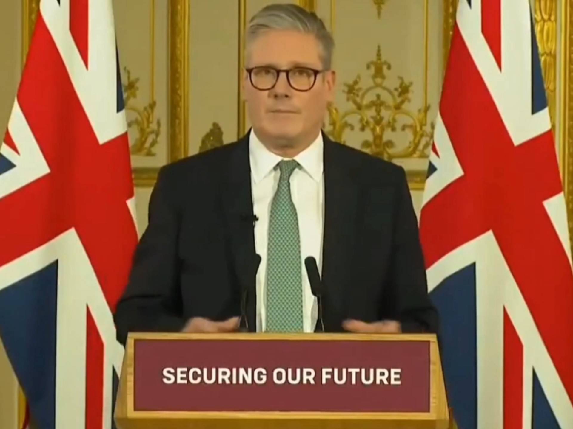 突发特讯!英首相发表涉港言论 , 中方罕见措辞驳斥: 没资格、没权利