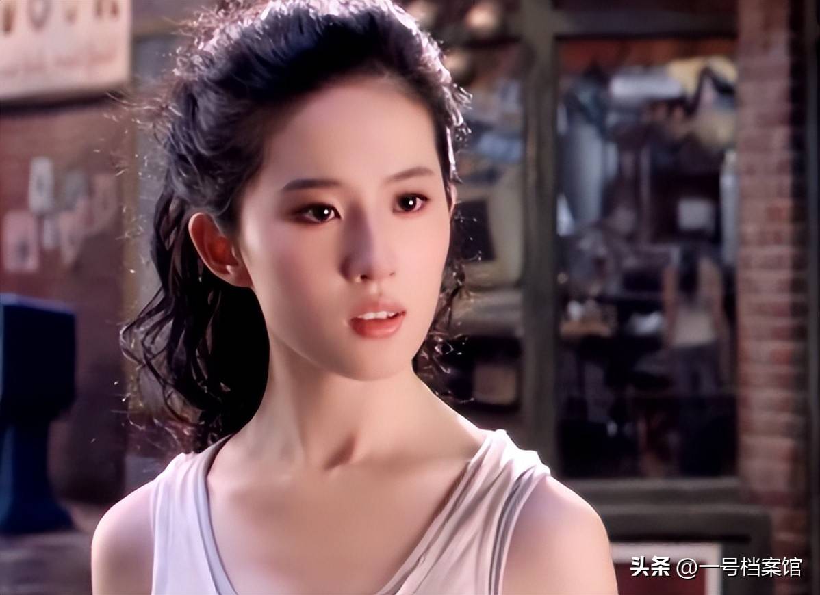 一场香港大火,让大家看清了38岁刘亦菲的“真面目” 赵立坚说对了