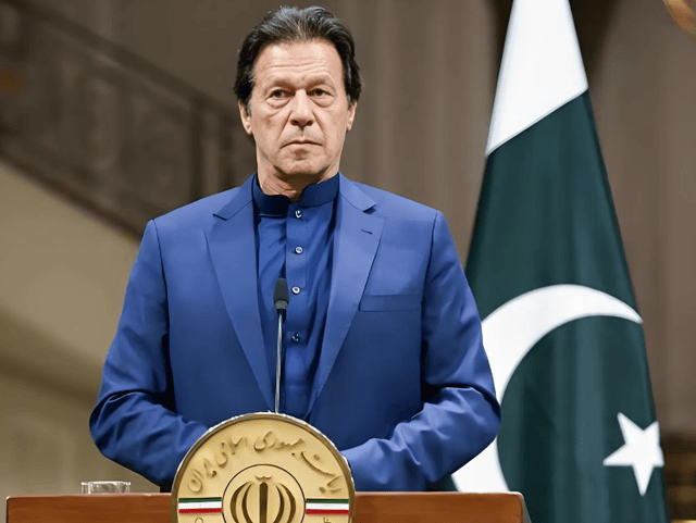 “巴铁”撕裂时刻：伊姆兰·汗生死未卜，什么才是核心病灶？