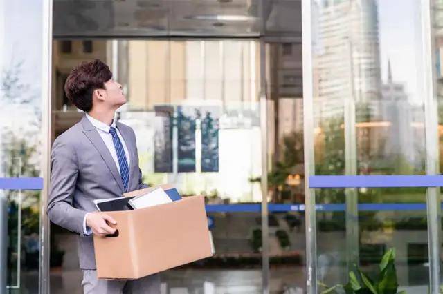 银行人守着332万亿存款,几乎愁白了头