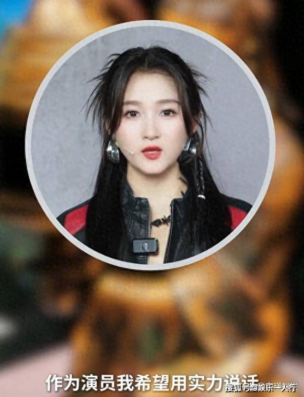 原创             分手传闻7月后，关晓彤高调官宣喜讯，全网恭喜，终于等到这一天