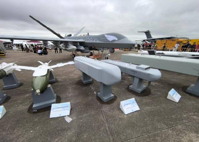 该国买中国坦克，阅兵完就退货，之后想租无人机时，霸气送它4字