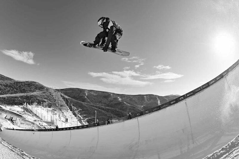 14岁小将周苡竹夺得中国首枚雪盟滑雪赛金牌