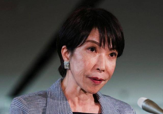 中国100多艘战舰出港,2艘美航母果断逃离,高市早苗越看越慌!