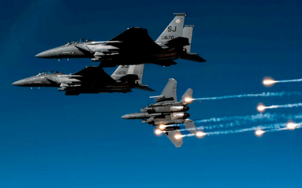 中日交锋进入第2场,日本战机抵近辽宁舰,中方对日方提出反交涉!