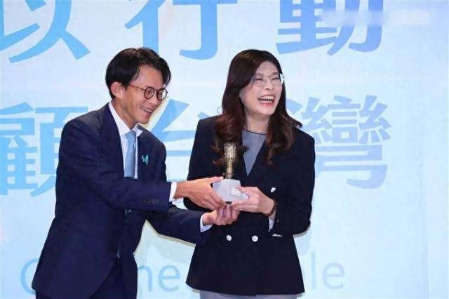 岛内风向大变！赖清德捅了马蜂窝，说到做到的郑丽文，开始收网了