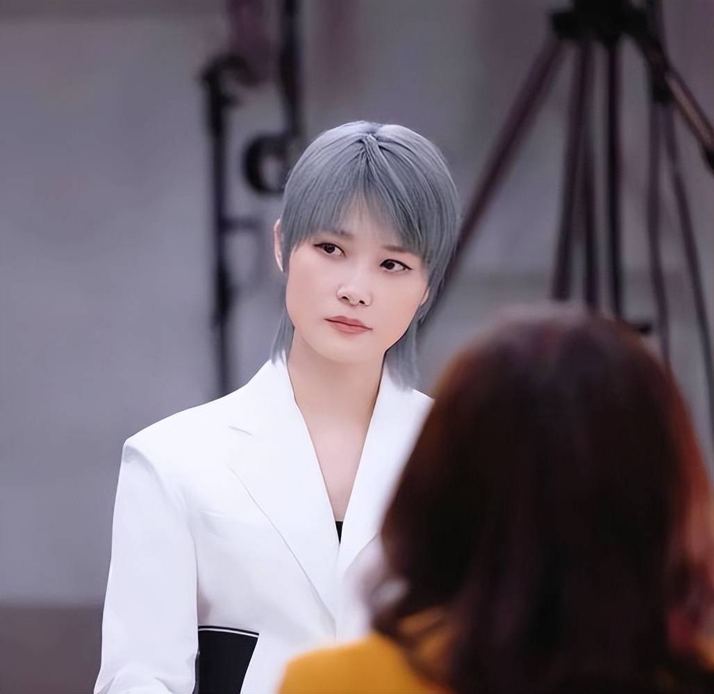 嫁法国老头真相大白5个月,41岁李宇春近况曝光,一点也不意外