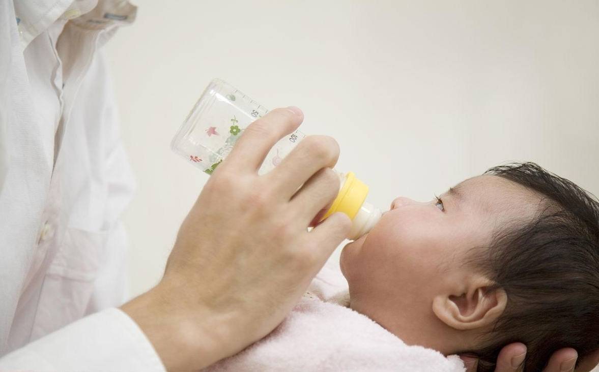 孩子出生后到底是要补钙,补维生素D还是补维生素AD?