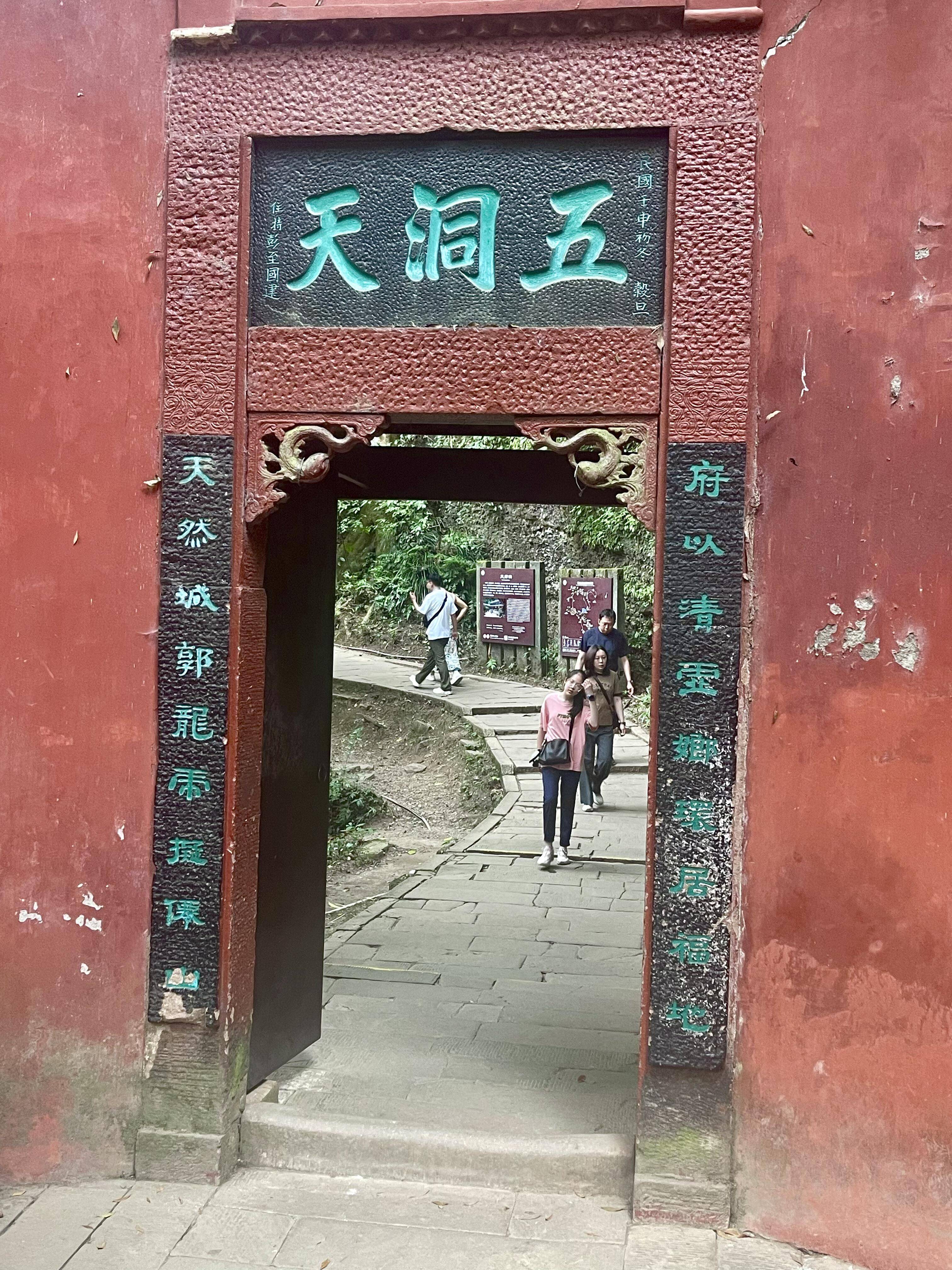 家庭去四川旅游预算指南：行程规划+适合家庭的导游推荐【OKX 哈希游戏】区块链加密游戏玩法教程，新手必看！