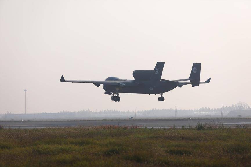 中国“空中航母”首飞成功!