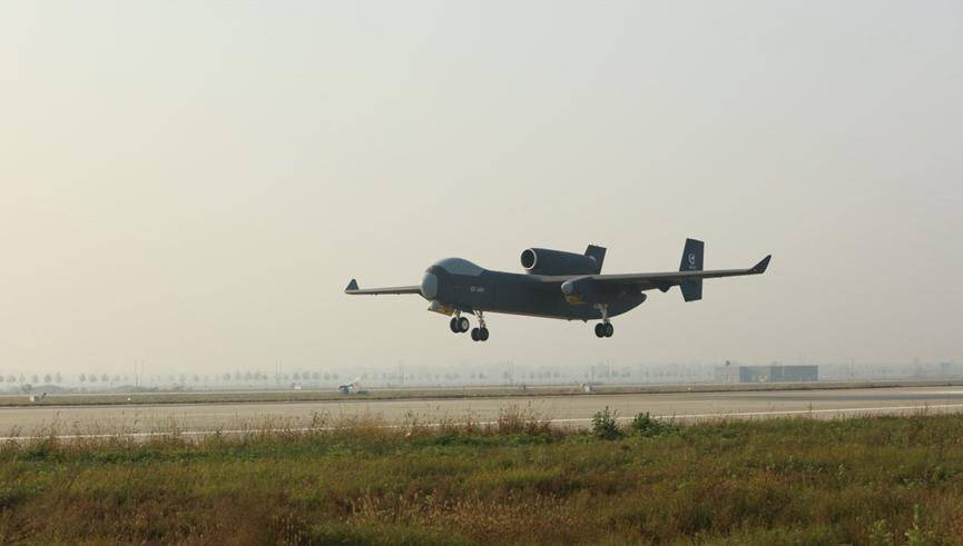 中国“空中航母”首飞成功!