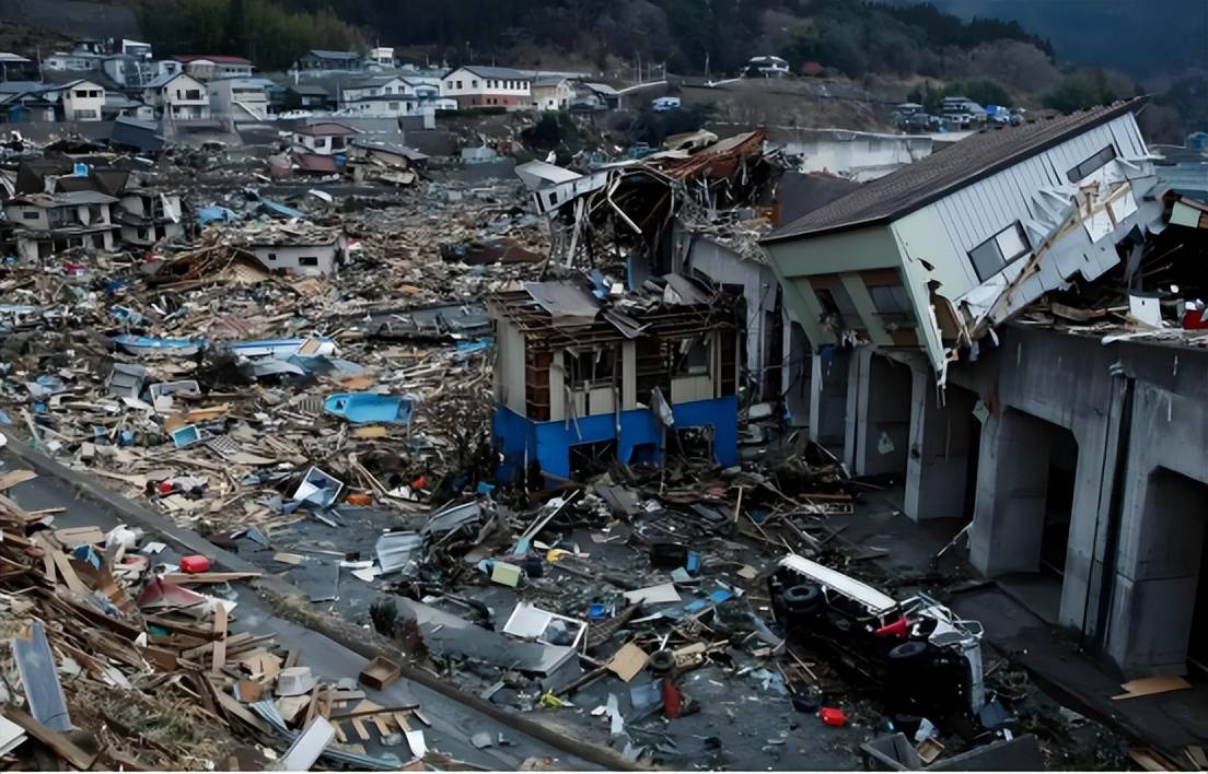 辽宁舰继续北上，美日彻底急了！三航母将隔空对阵，日本突发地震