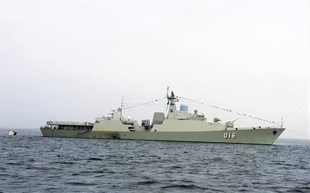 越南拿350万吨稀土,押注中美交锋,对高市早苗示好?派军舰过航台海!