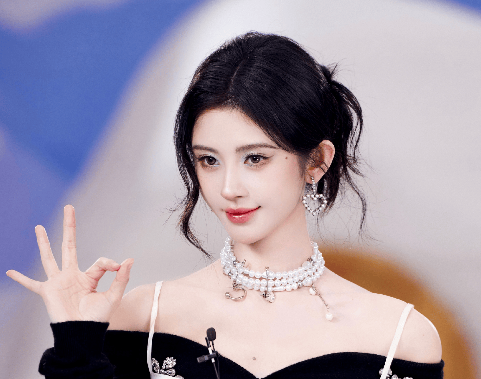 鞠婧祎开撕丝芭传媒三个真相：一年狂赚1.5亿，超越过去10年总和