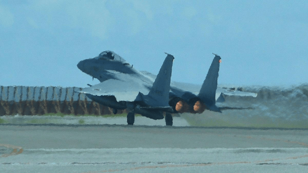 日本F15J再次出事，刚盯梢完中国战机，落地发现零件竟“不翼而飞”