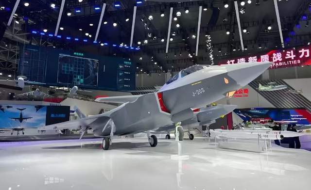官宣歼-20S能对地攻击、反舰和电子战、它的“肚子”够大吗?