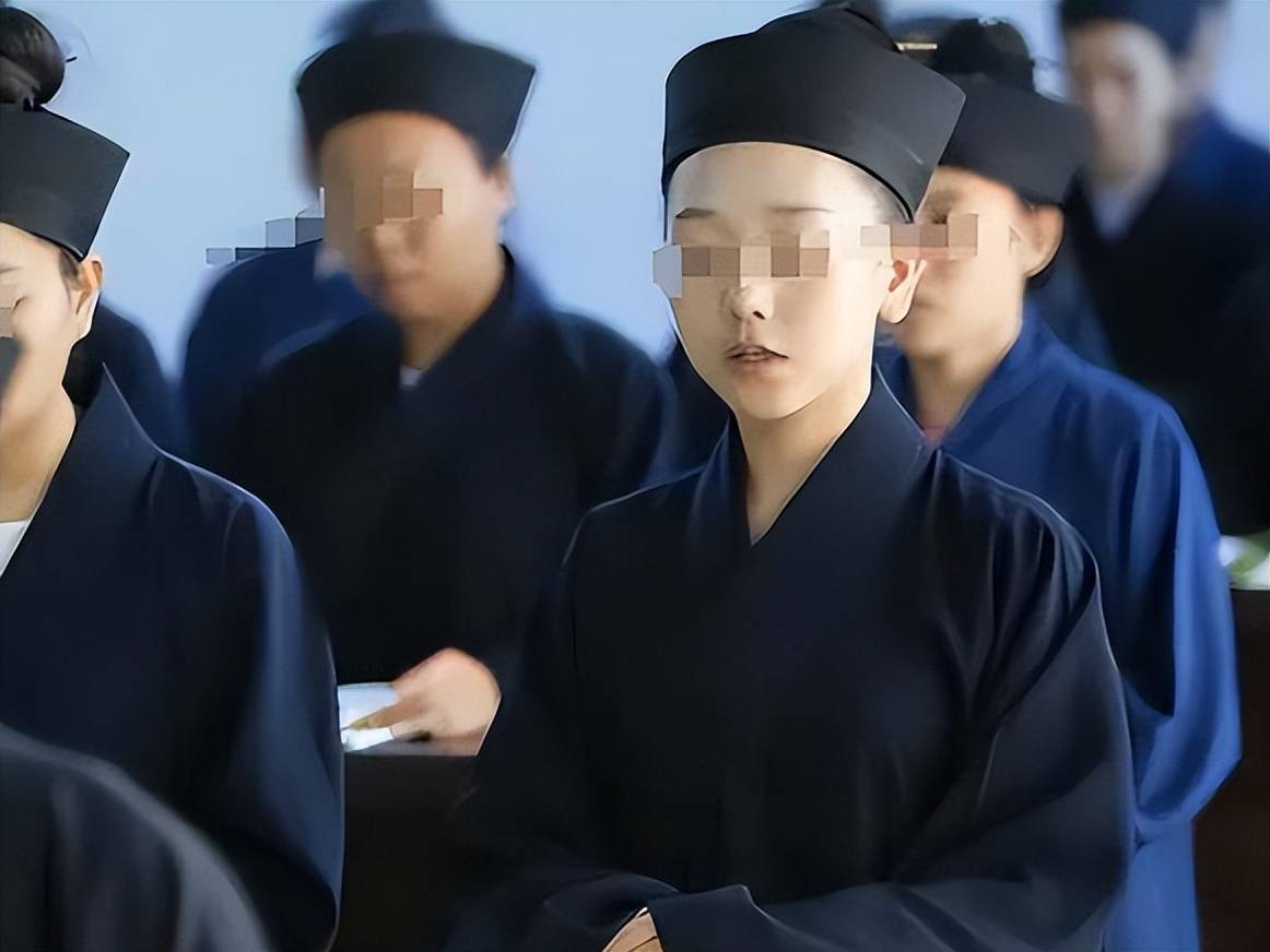 安徽美女道士胡千慧被捕：精通胡媚术，九名男徒弟揭露其罪行