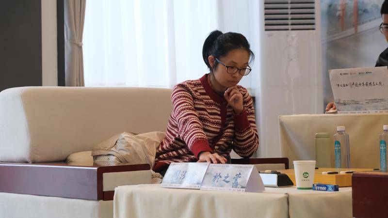 中国女子围棋名人战：周泓余夺得“名人”头衔