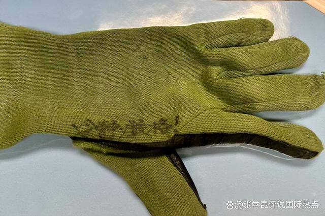 一副破旧手套，4个中文大字，日本想给自己洗白，中国不吃这一套