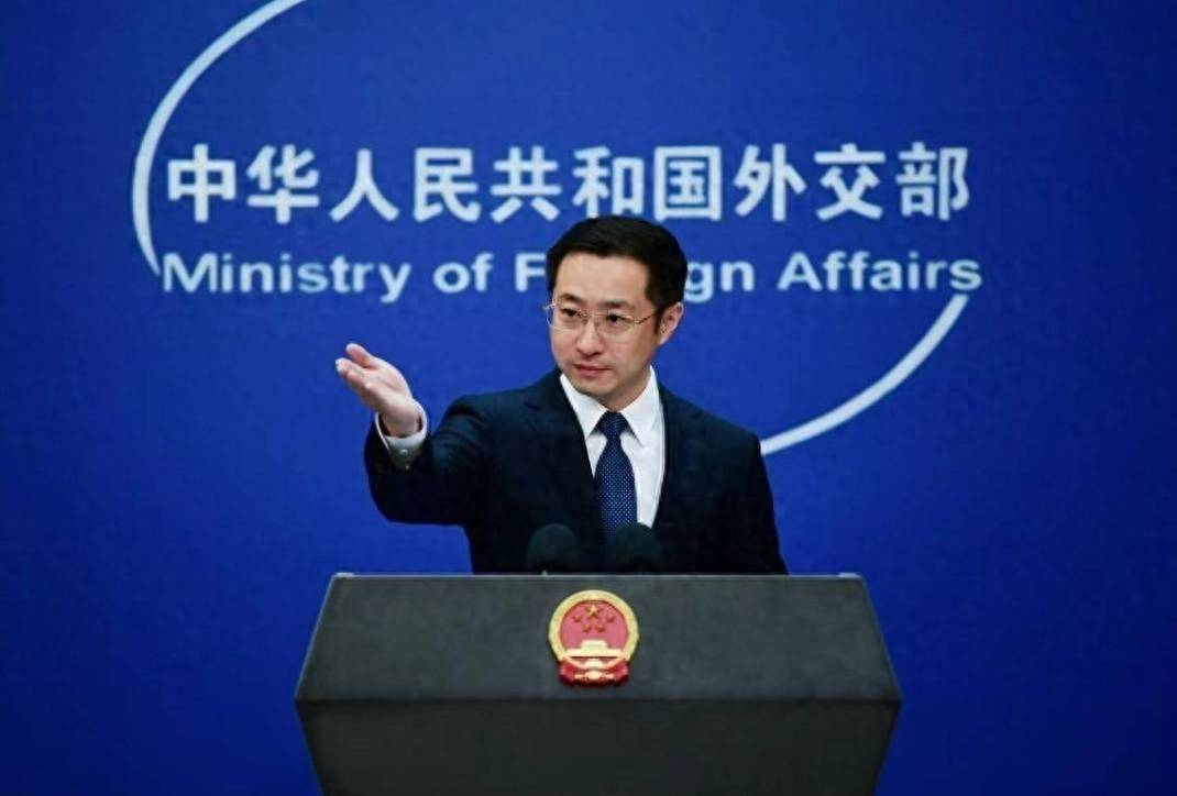 中方连拒三场会晤，军方给日本定性，日本皇室求情，高市有大动作