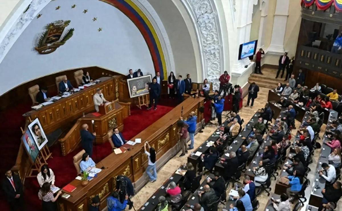 特朗普下达封锁令，委内瑞拉立法重罚 “支持封锁者”，最高判20年！敢帮美国就重判