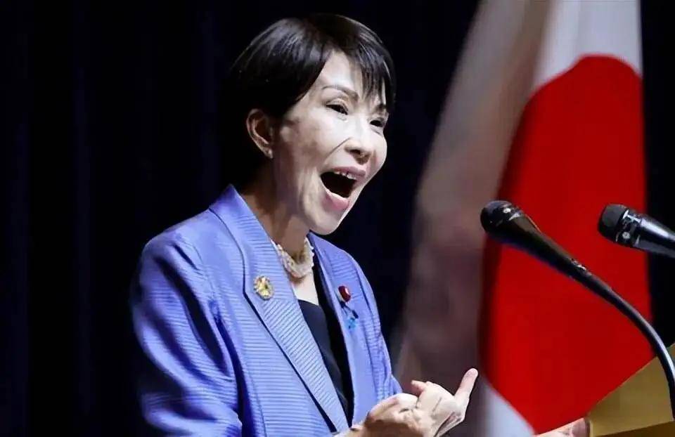 高市早苗“拜鬼”前，朝鲜导弹精准落在日本家门口，直接戳穿日本右翼的假威风！