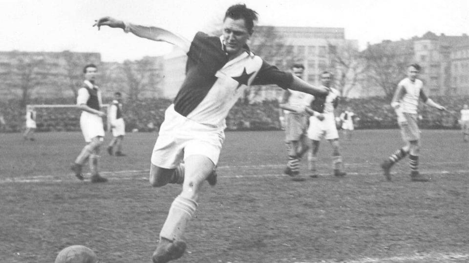 梅西已获9座本土联西班牙足球甲级联赛赛金靴足坛历史还有5人比梅西还更多