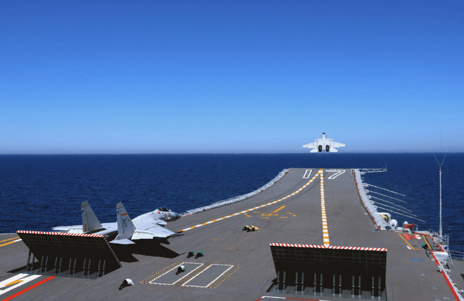 中国解放军释重磅信号！歼20首次亮剑台海，将打瘫台军海马斯远火