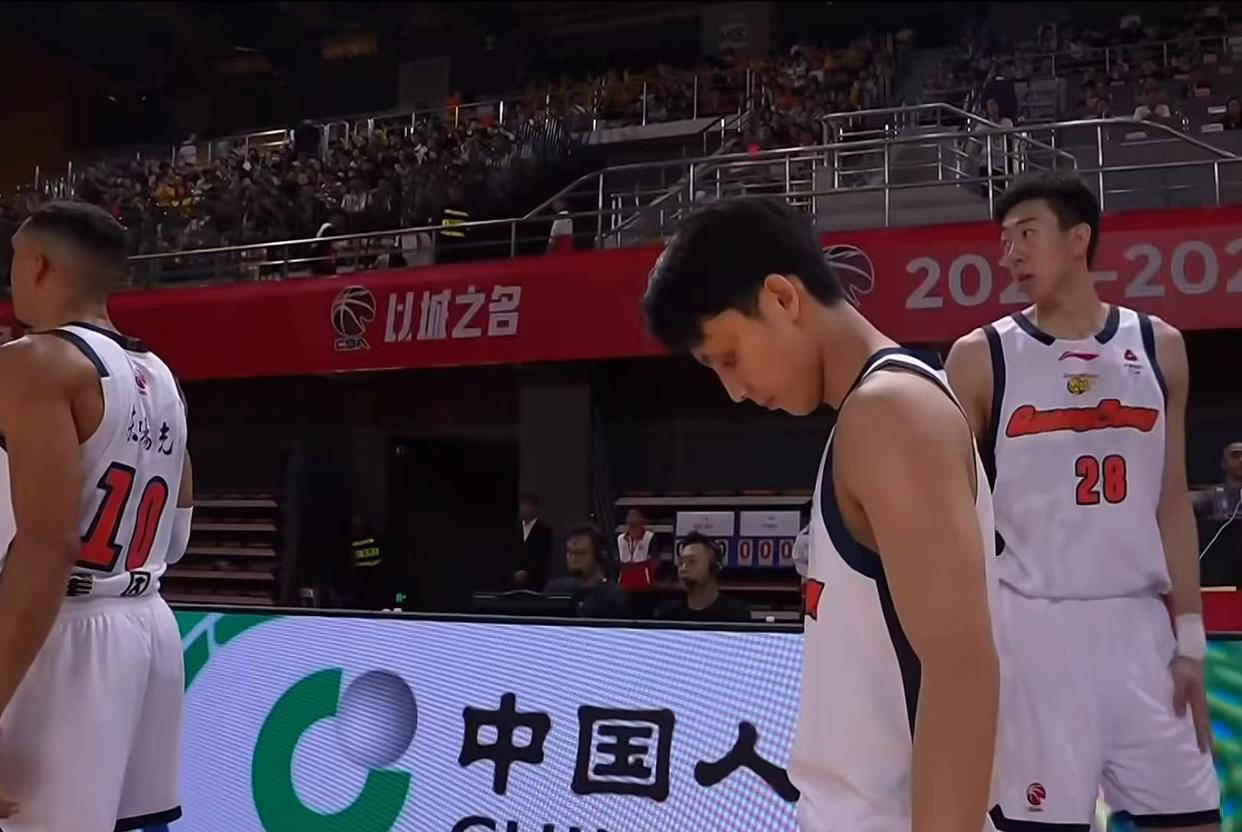 CBA盘口与数据深度__今日CBA盘口分析·大小分策略·球队档案广东后场新星崛起杨溢28分6助5篮板5抢断震撼杜锋眼球