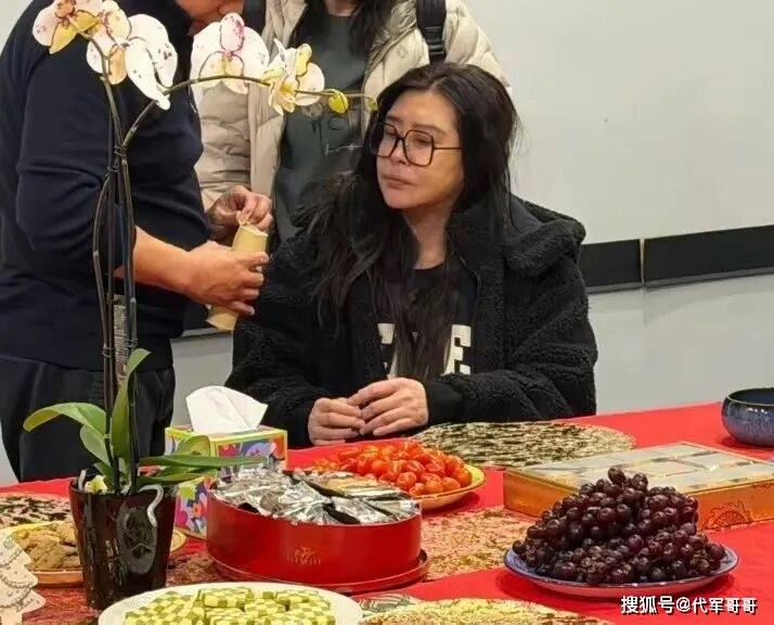 59岁王祖贤近况曝光!在加拿大别墅区开艾灸馆,一个人孤苦伶仃生活