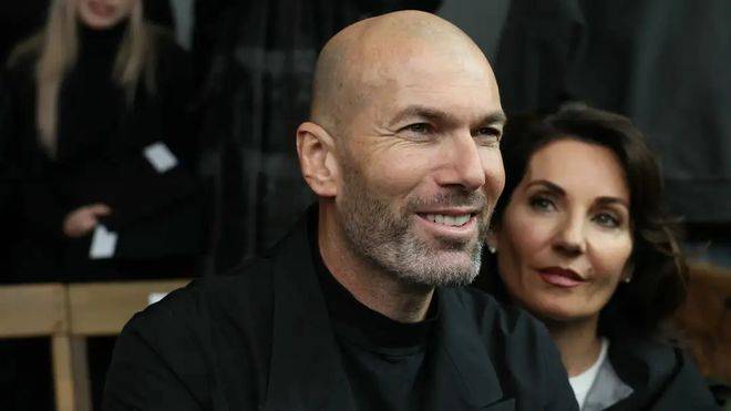 曼联新帅 16 人名单曝光！齐达内陪跑 头号黑马藏不住了足球直播-NBA直播_英超_世界杯体育【超清在线观看】