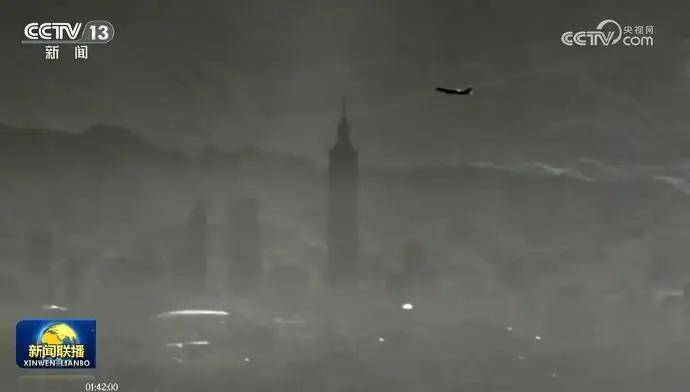 台北101大厦清晰可见!歼-20飞临台湾对方毫无反应:什么时候来的?
