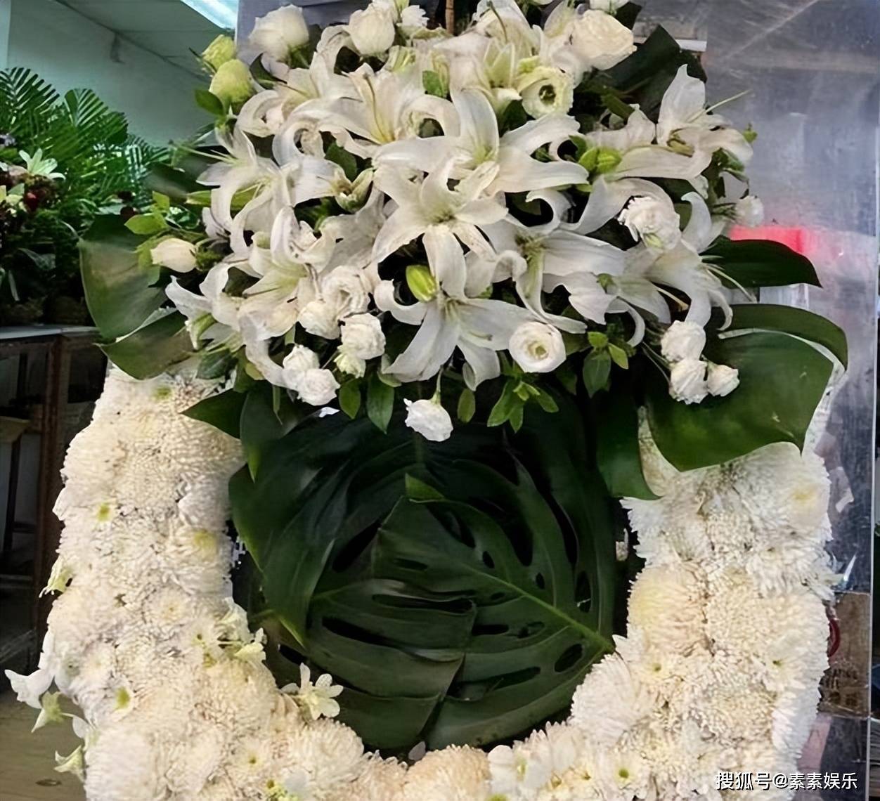 萧敬腾岳父林光宁追思会,现场布置白色花海,亲属将穿白衣送别