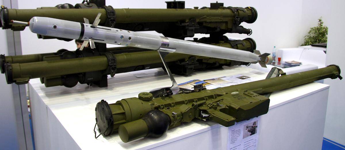 俄军自杀机要单挑乌军战机!背上便携式防空弹,伺机反咬一口