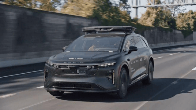 九游会·j9官方网站AI理发、AI调酒、AI保姆！这一届CES “抽象”又创新(图7)